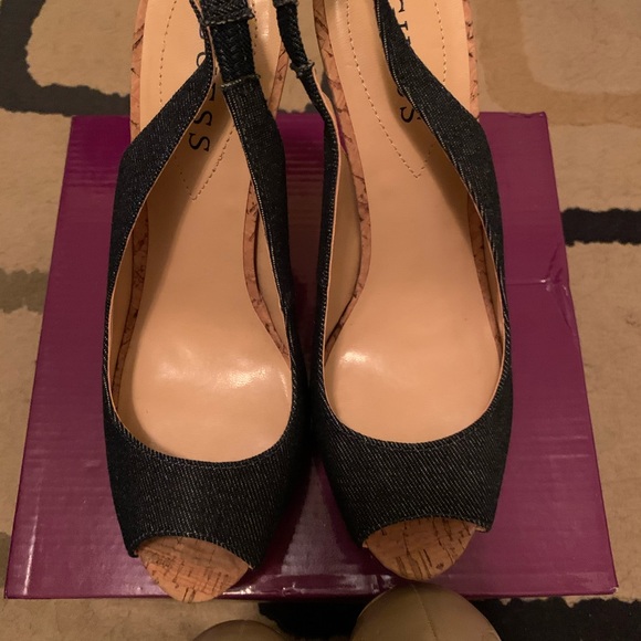 2 pairs size 6 GUESS heels in like new condition. - Picture 7 of 7